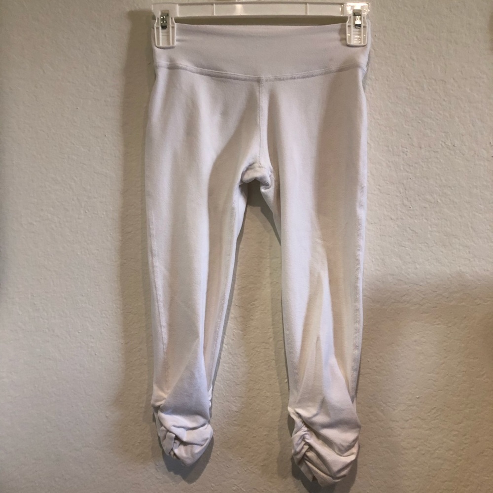 BeyondYoga White Capri Yoga Pants